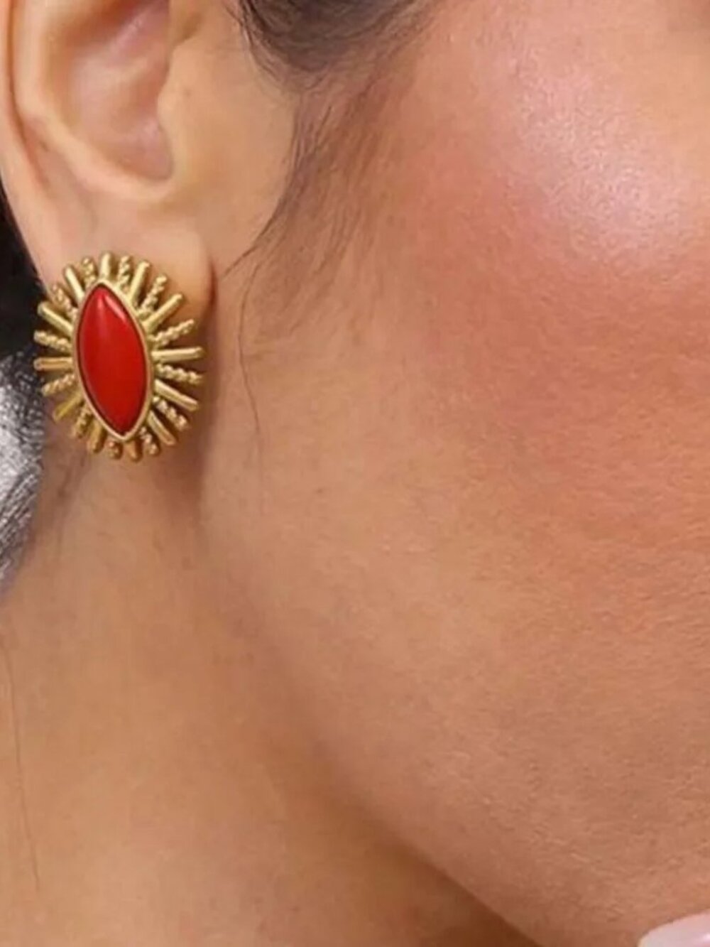 Red stone earrings Q210